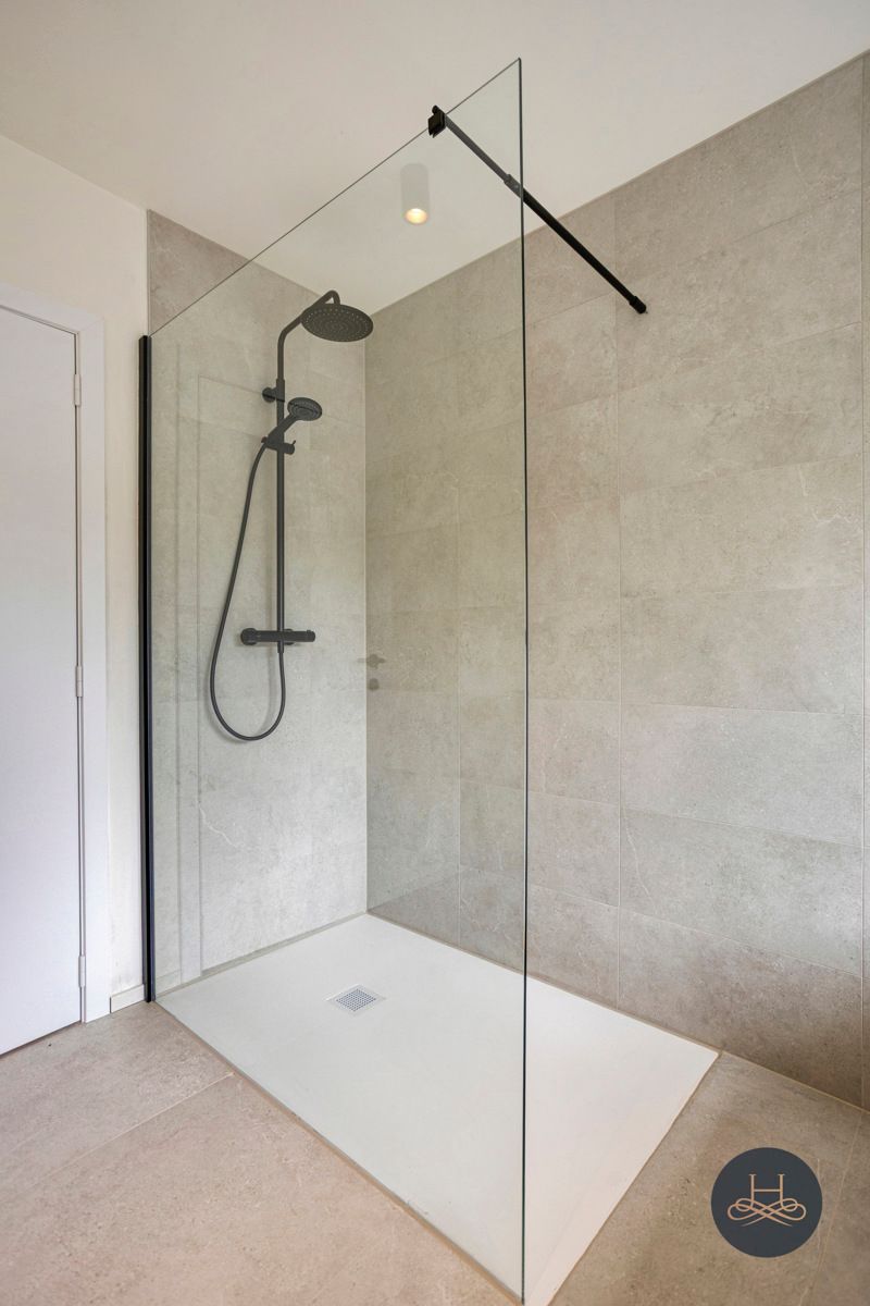 Ruime gezinswoning met vijf slaapkamers foto 18