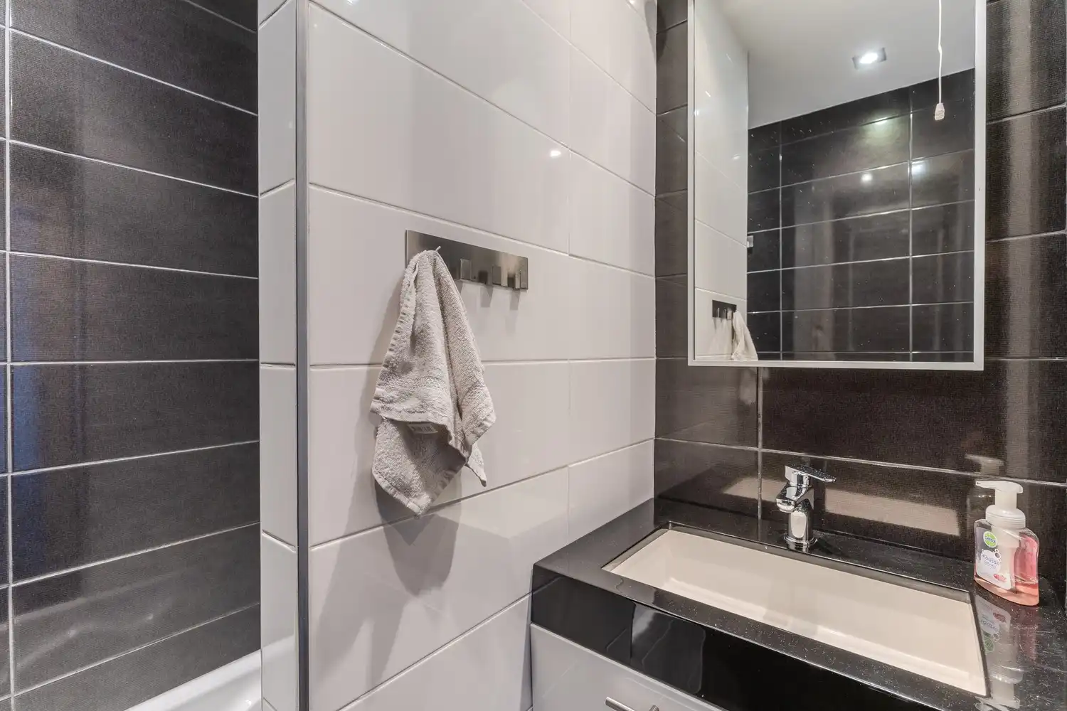 Instapklaar appartement met terras in hartje Lanaken foto 25