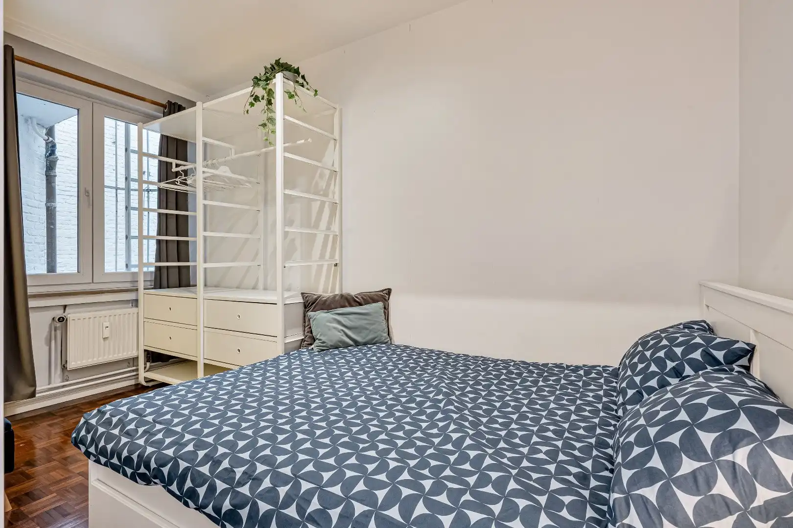 Ruim gerenoveerd 3 slaapkamer appartement met frontaal zeezicht op absolute toplocatie aan de Zeedijk in Blankenberge foto 8