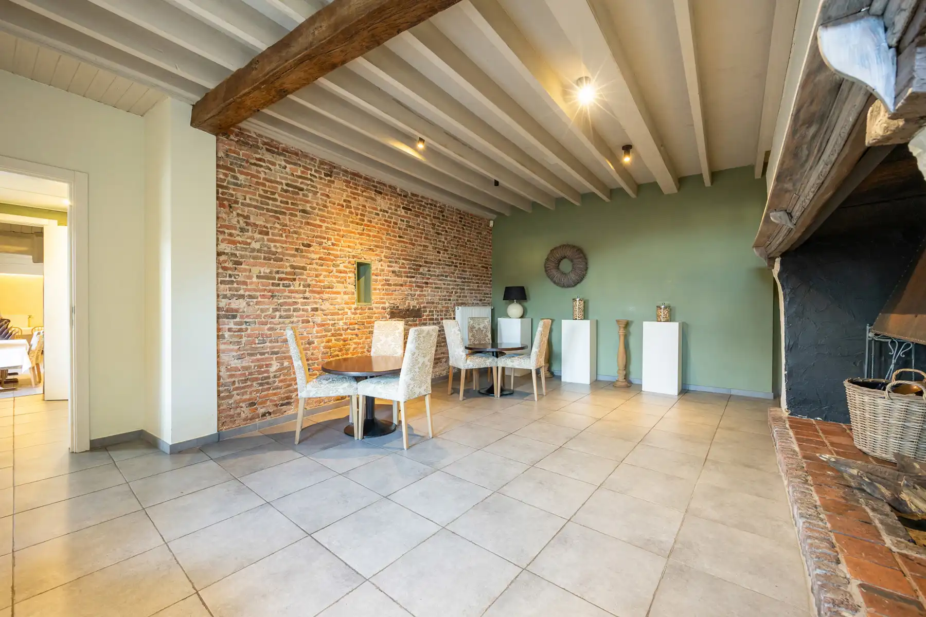 Woning met handelspand (voorheen restaurant) op een perceel van 2.128 m². foto 8