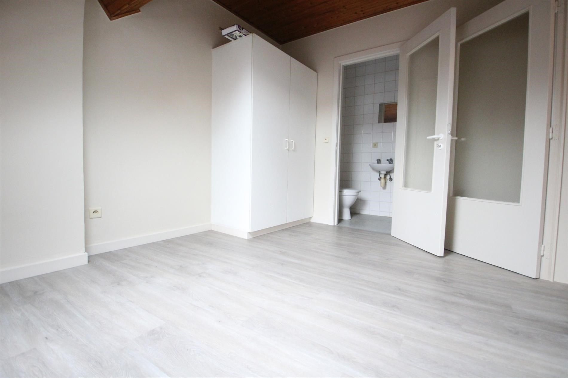 VERNIEUWD APPARTEMENT VLAKBIJ DE GROTE MARKT foto 5