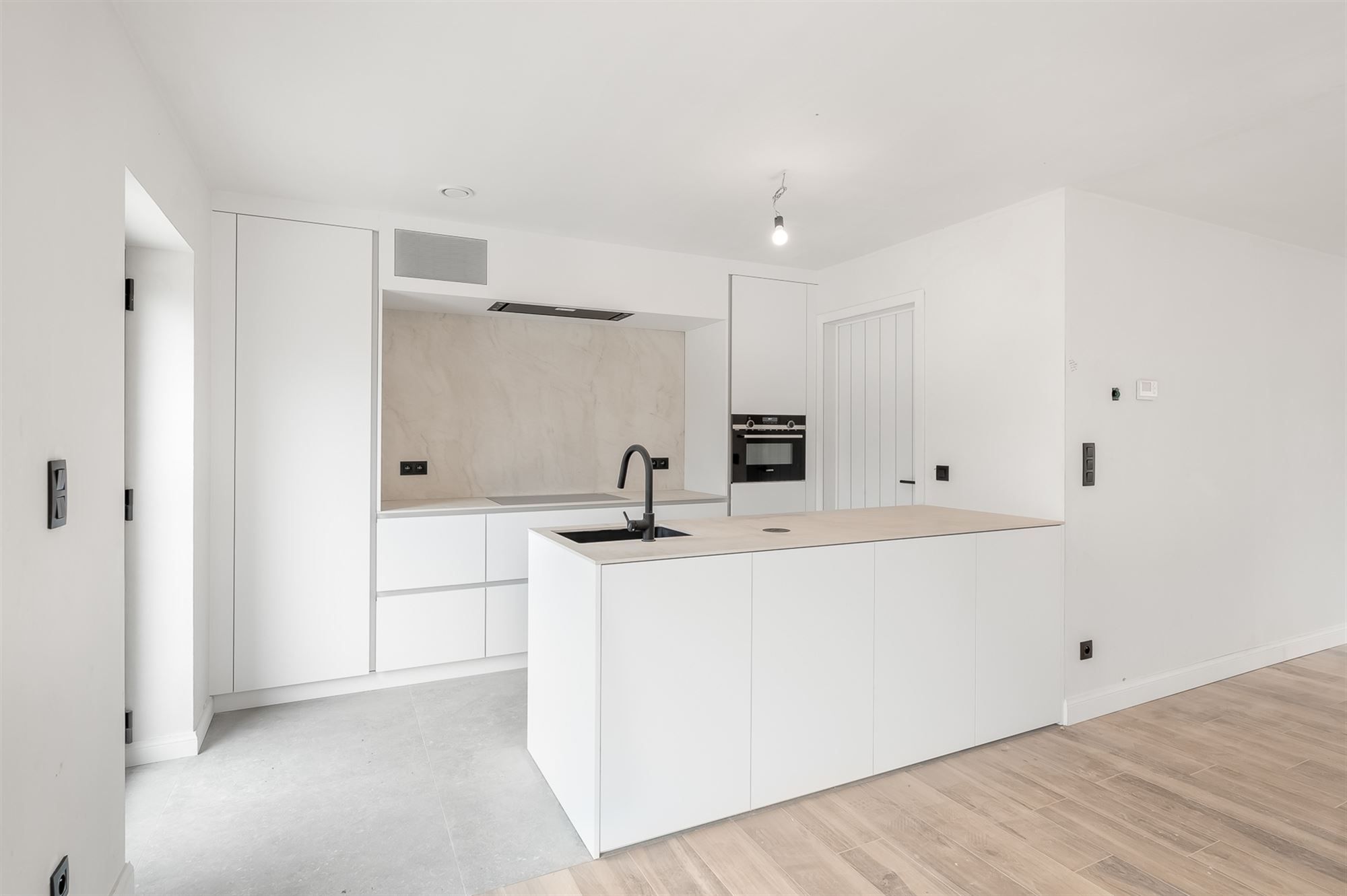 PRACHTIG AFGEWERKTE NIEUWBOUWWONING (195m²)  MET 3 SLAAPKAMERS + ZOLDER EN AFGEWERKTE TUIN TE BERINGEN foto 4
