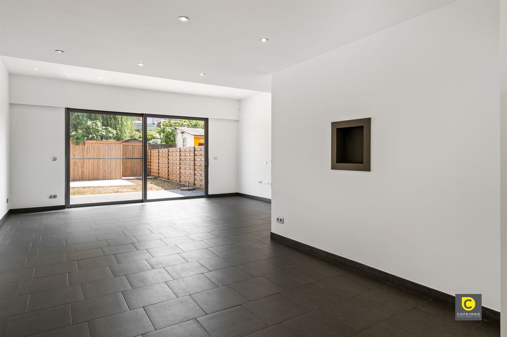 Recente instapklare woning op woonerf foto 6