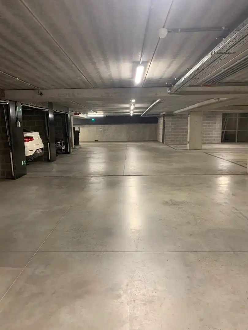 Garagebox onder de vrijdagsmarkt foto 5