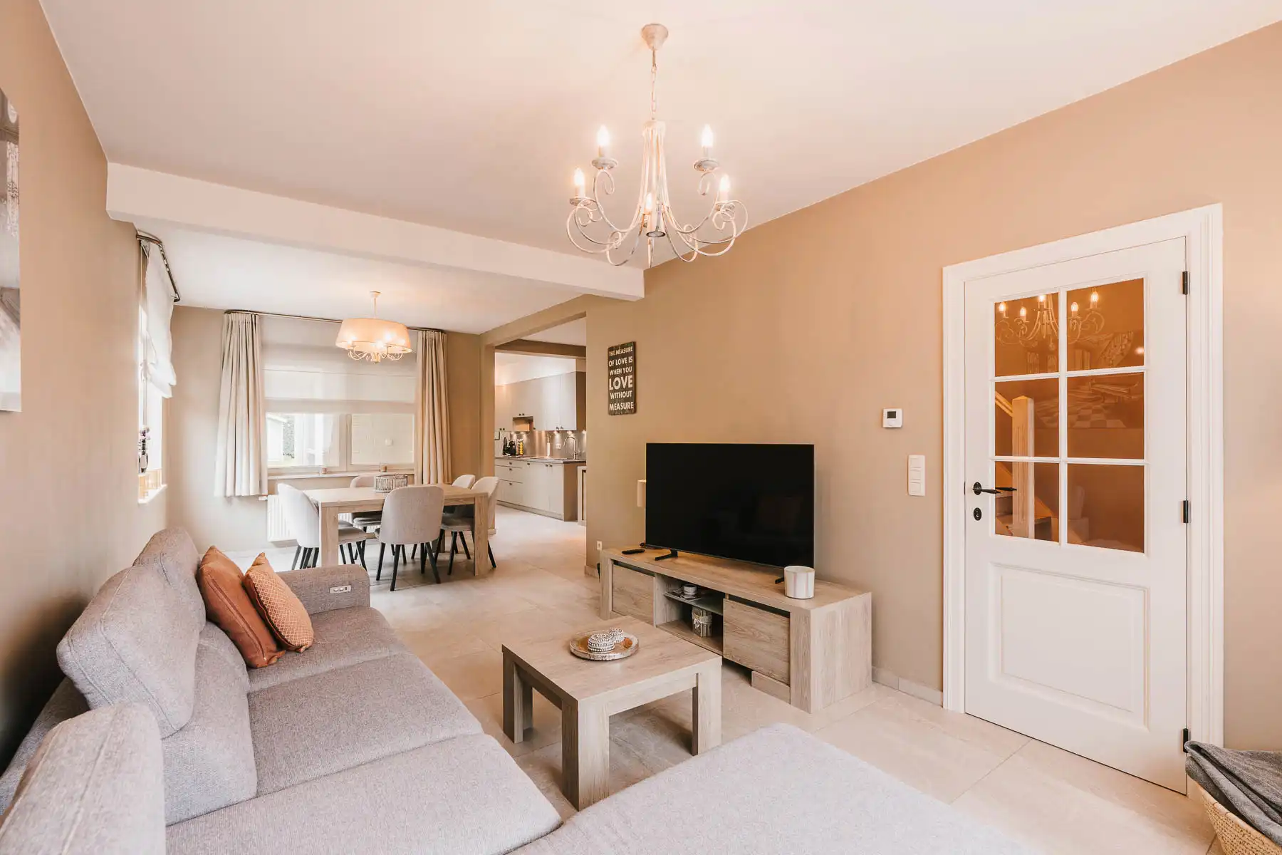 Gerenoveerde, instapklare woning op mooi perceel van 5are foto 5