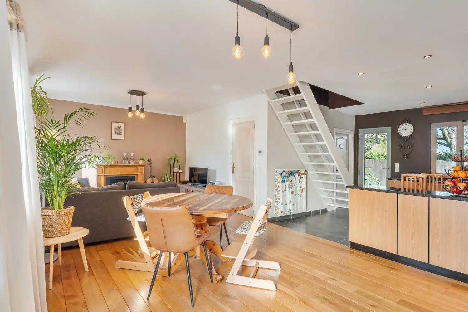 Rustig gelegen en halfopen woning met 3/4 slaapkamers en een tuin nabij de Vaart te Herent! foto 3