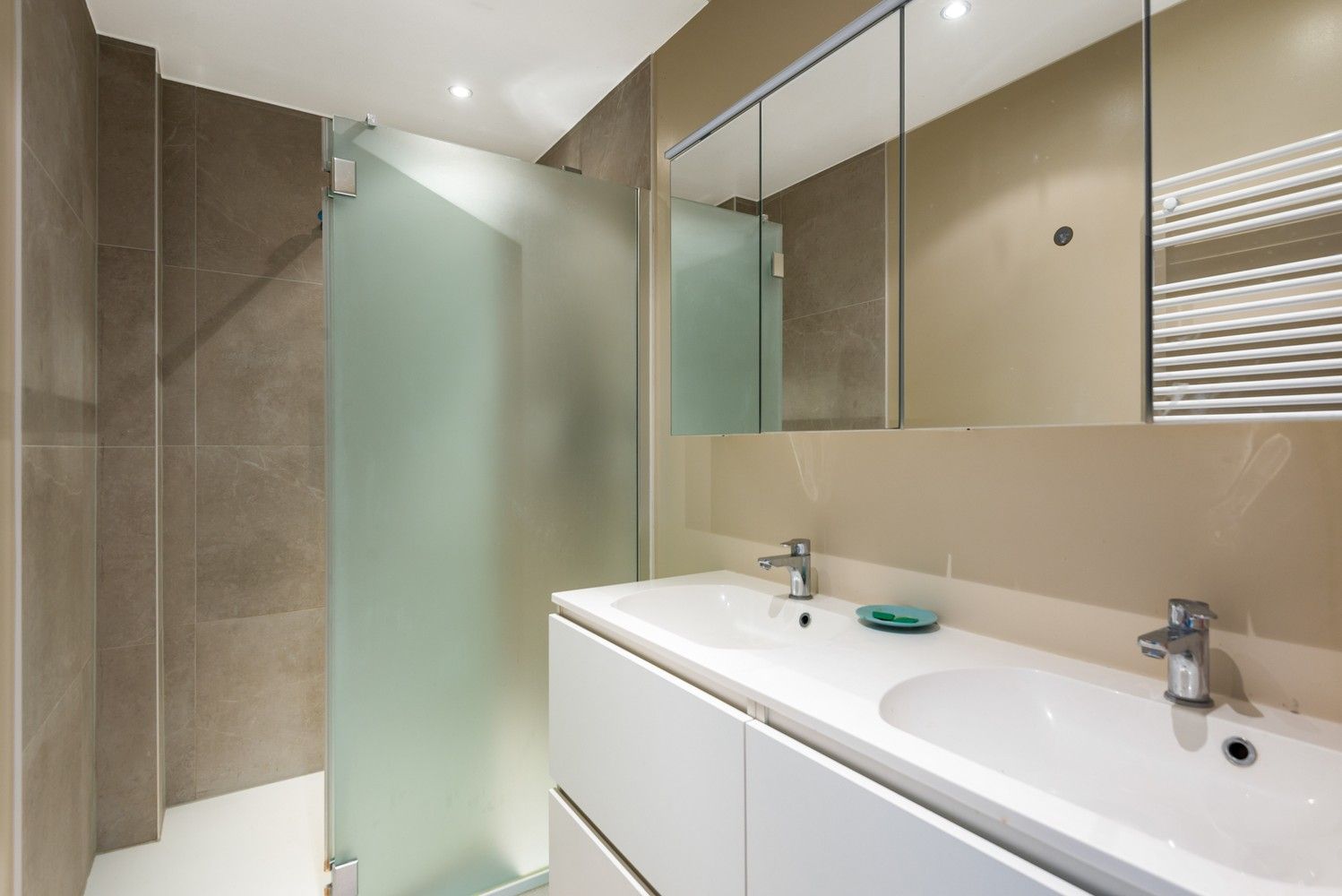 Opbrengsteigendom met 2 appartementen, tuin en garage te koop in Deurne! foto 16