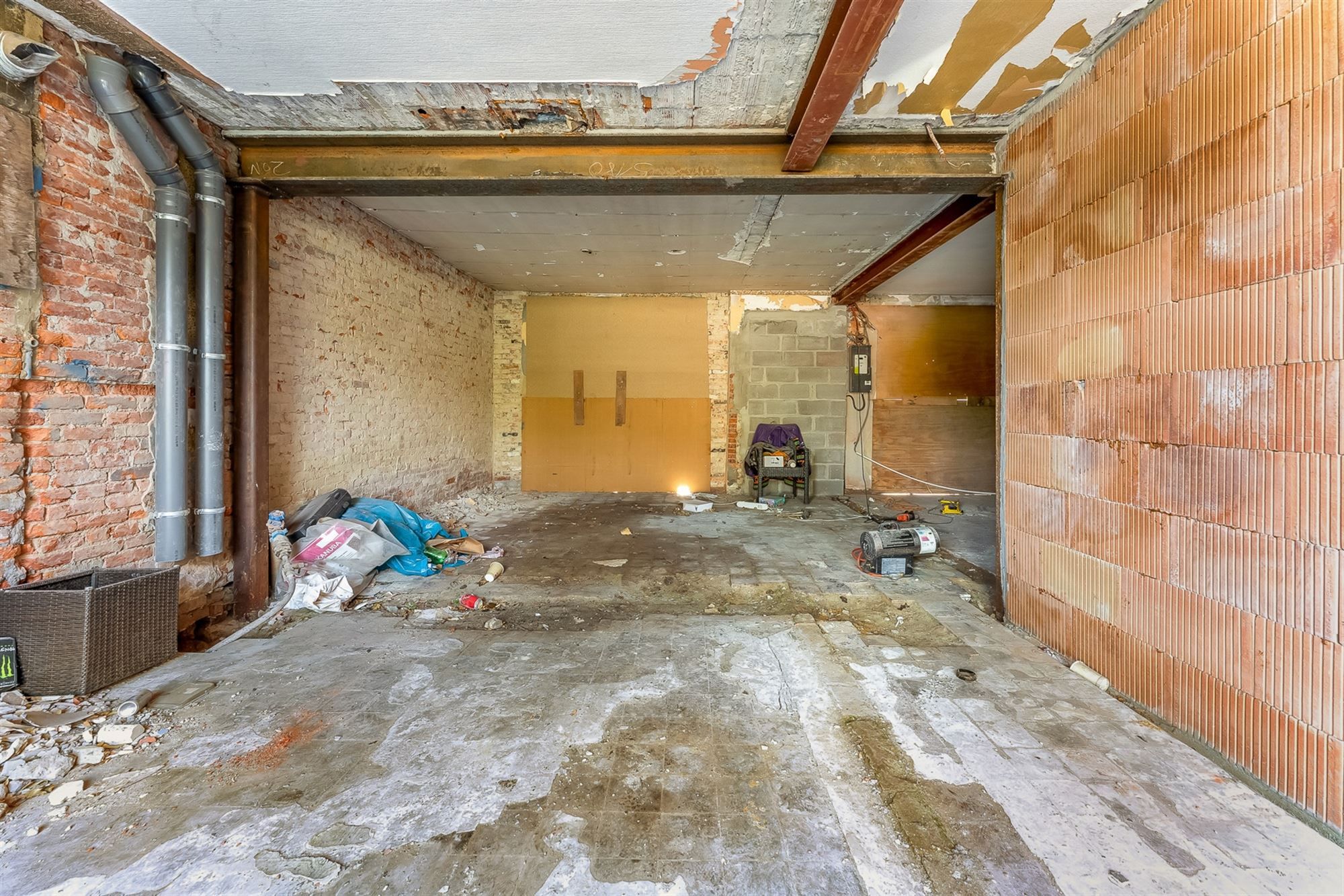 WONING ALS RENOVATIEPROJECT OP ZEER GOEDE LOCATIE TE ZONHOVEN foto 6