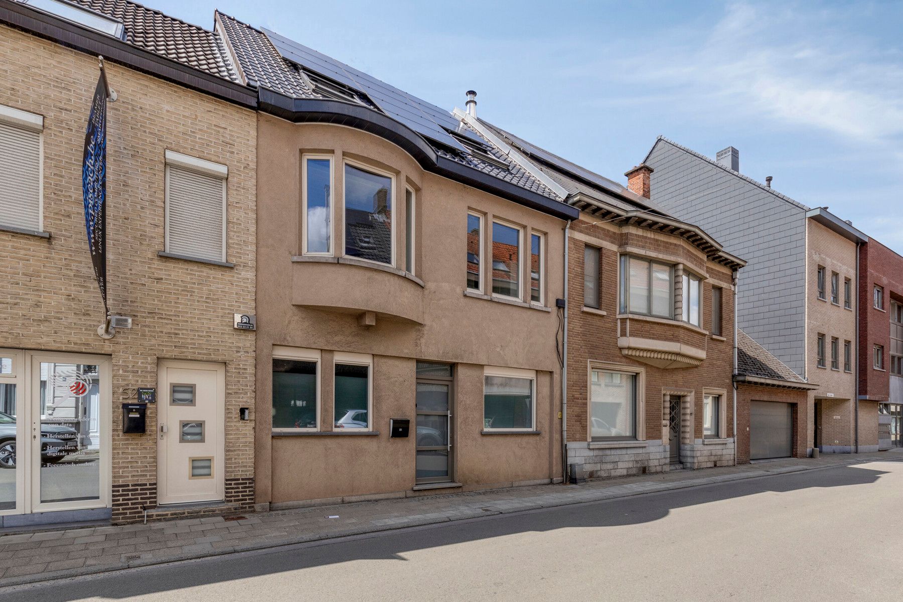 Grote gezinswoning met 4 slaapkamers en gunstig EPC in hartje Hamme foto {{pictureIndex}}