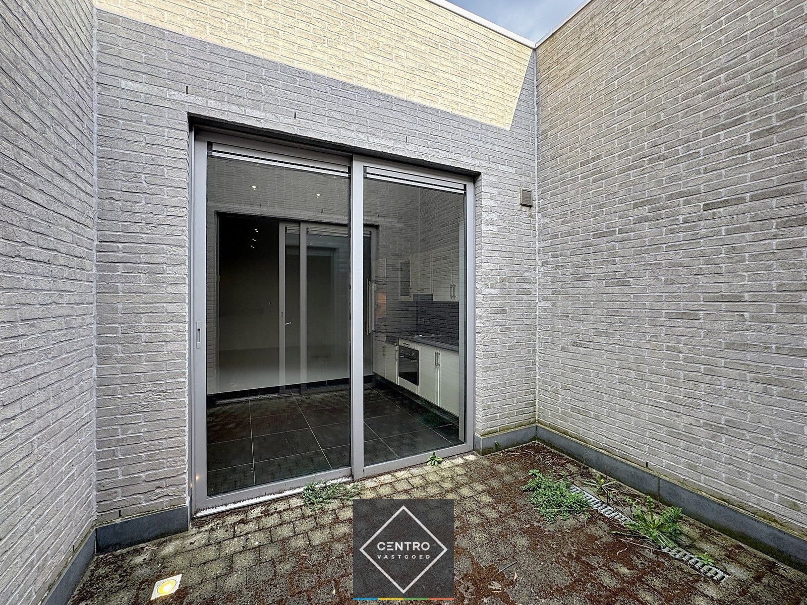 Centraal gelegen pand met ruime garage! foto 12