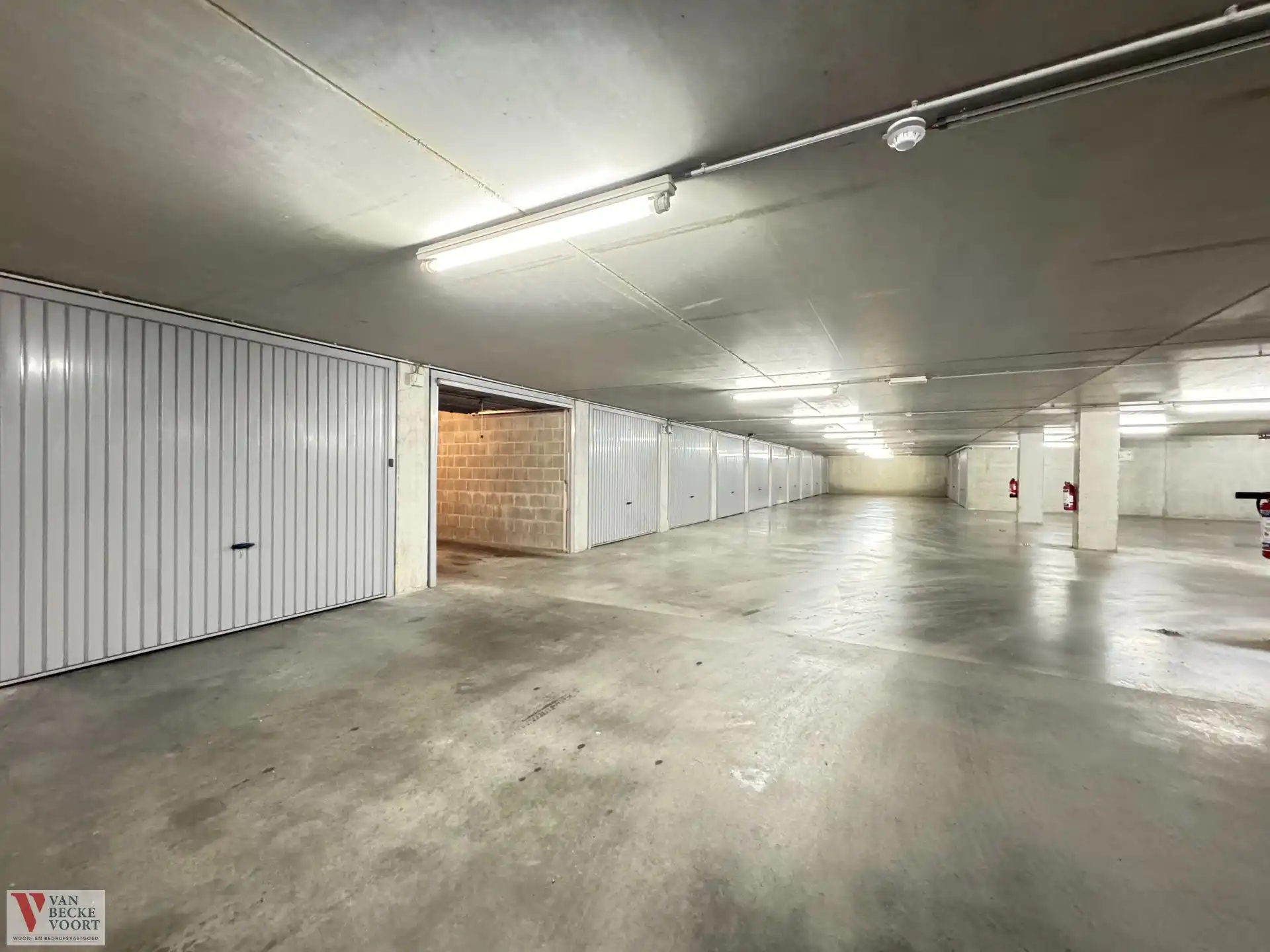 Ondergrondse garagebox in een afgesloten parkeercomplex foto 5