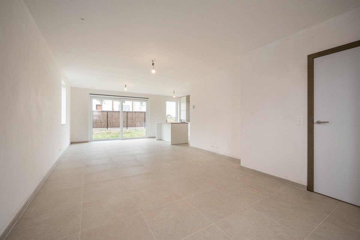 Hectaar realiseert vier moderne halfopen woningen In Oekene foto 4