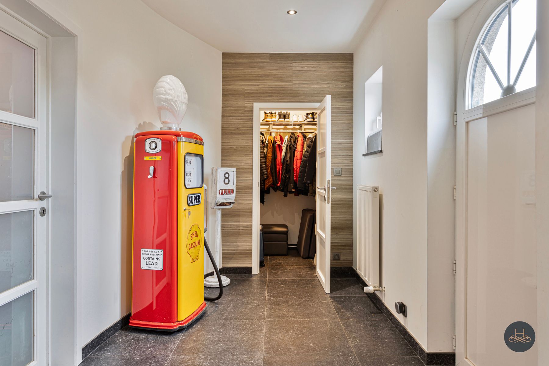 Gerenoveerde woning met grote garage/opslagplaats van +- 90 m2 foto 4