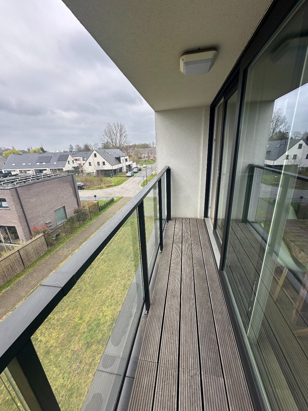Modern 1-slaapkamer appartement met terras en ondergrondse staanplaats foto 6