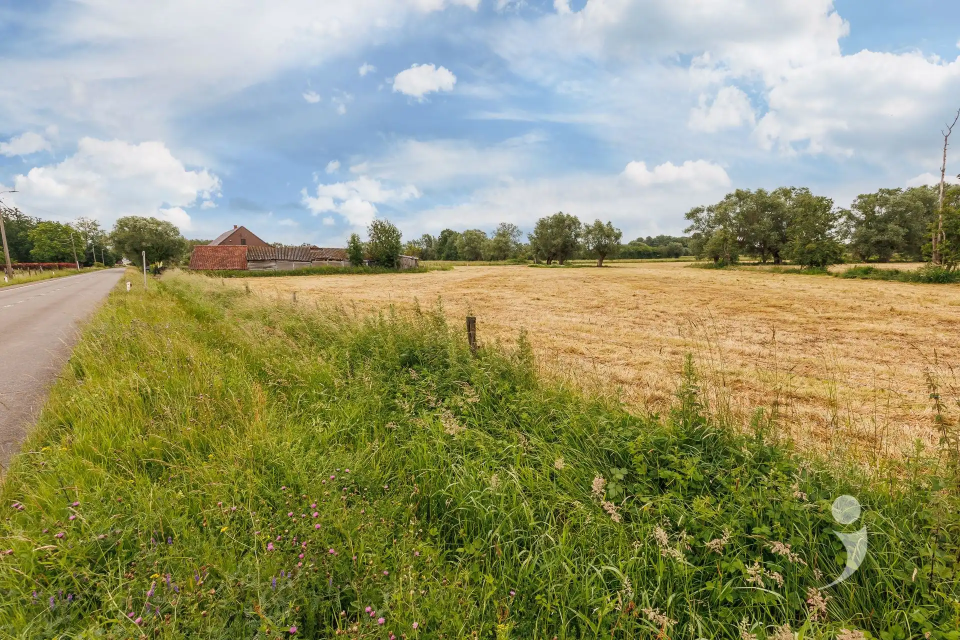 Unieke te renoveren hoeve op perceel van 68a  foto 3
