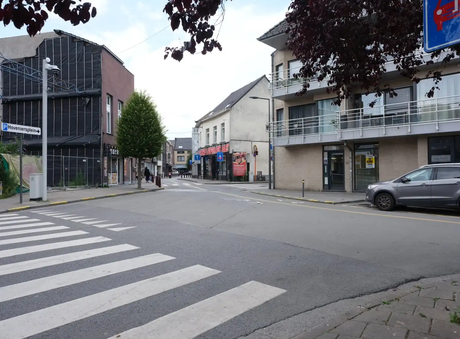 Centraal gelegen gelijkvloerse kantoorruimte te Aalst foto {{pictureIndex}}