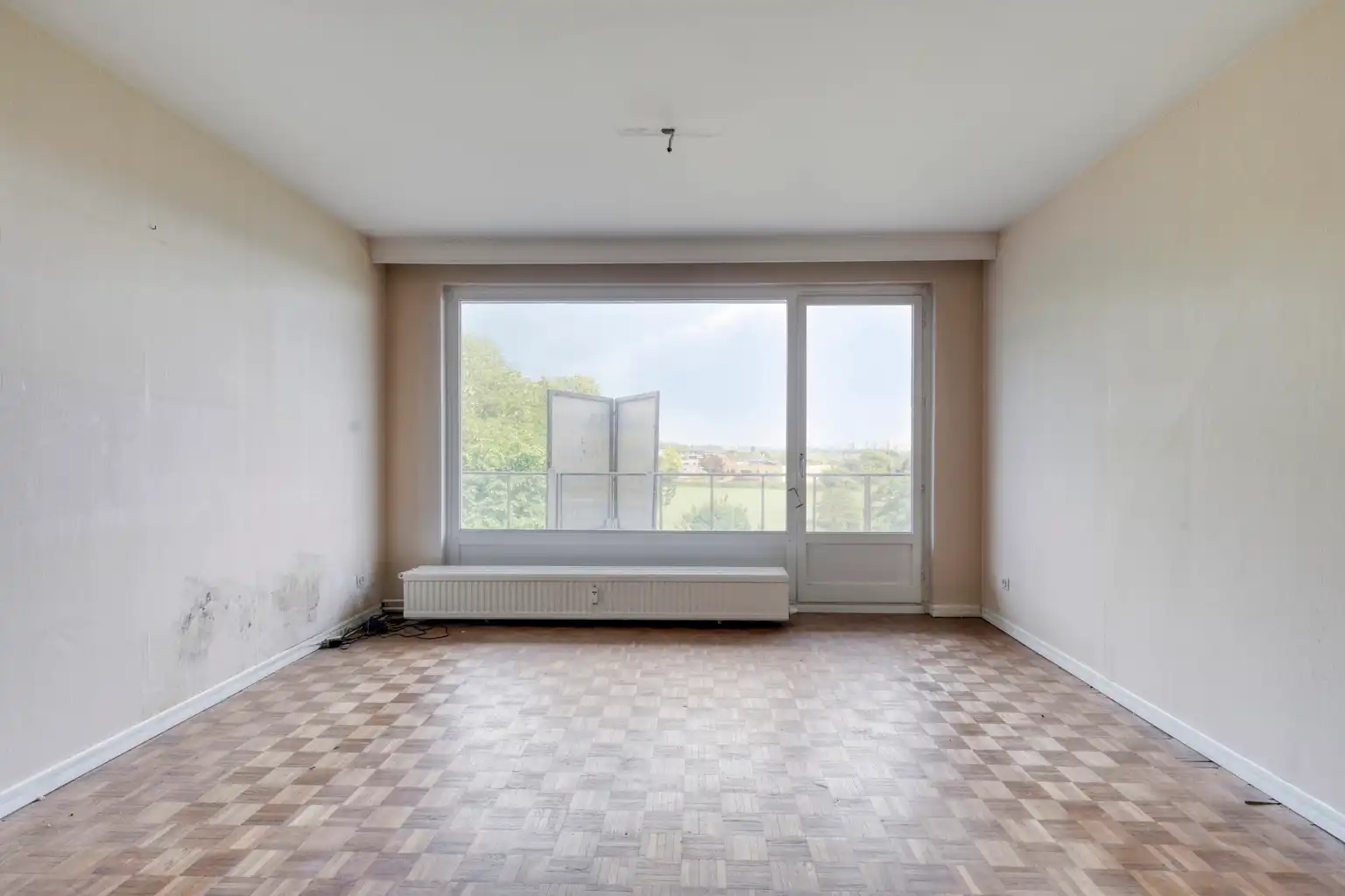 Lichtrijk 2-kamer appartement met terras en kelder foto 4