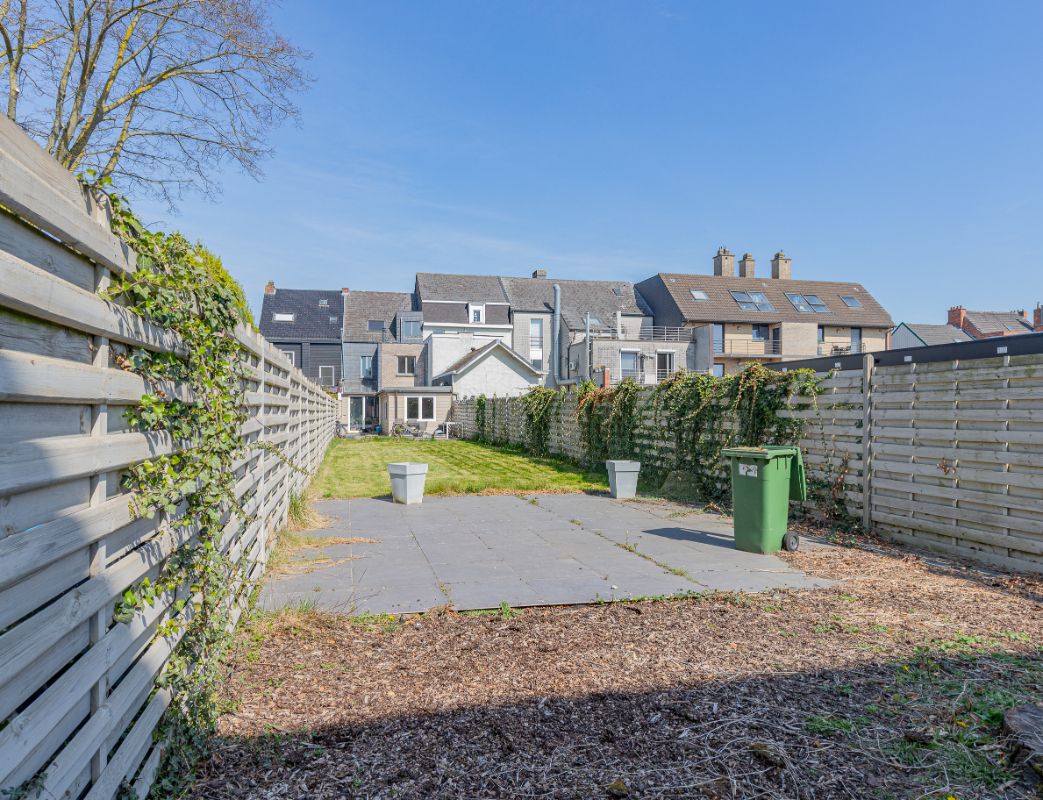 Ruime renovatiewoning met tuin foto 15