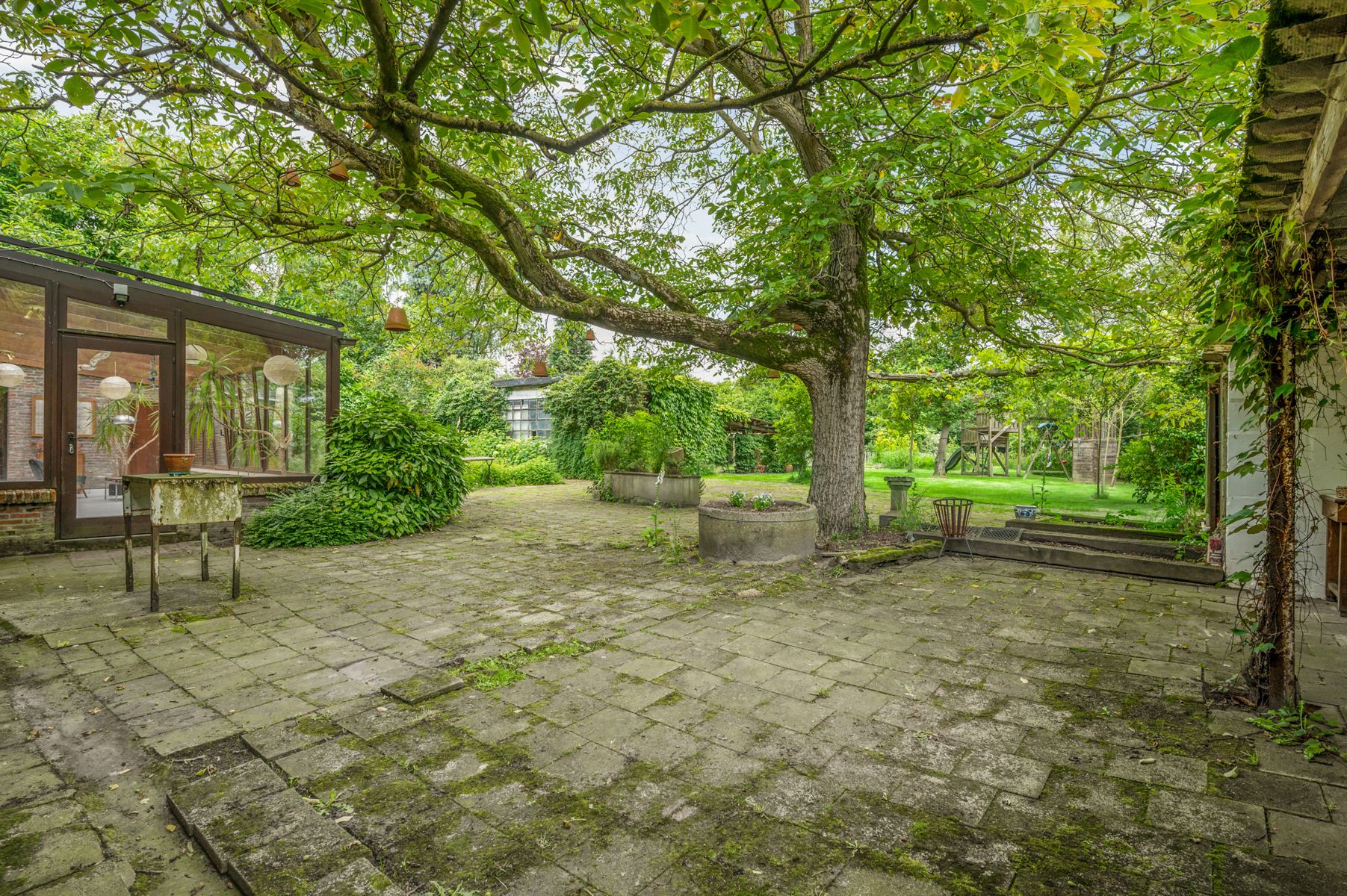 Uniek hoeve omgeven door privacy en rust foto 22