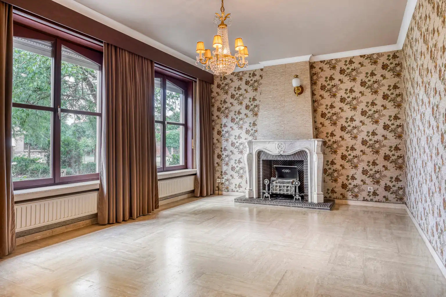 STATIGE VILLA VOOR PRIVE OF VRIJ BEROEP MET RUIME TUIN   foto 4