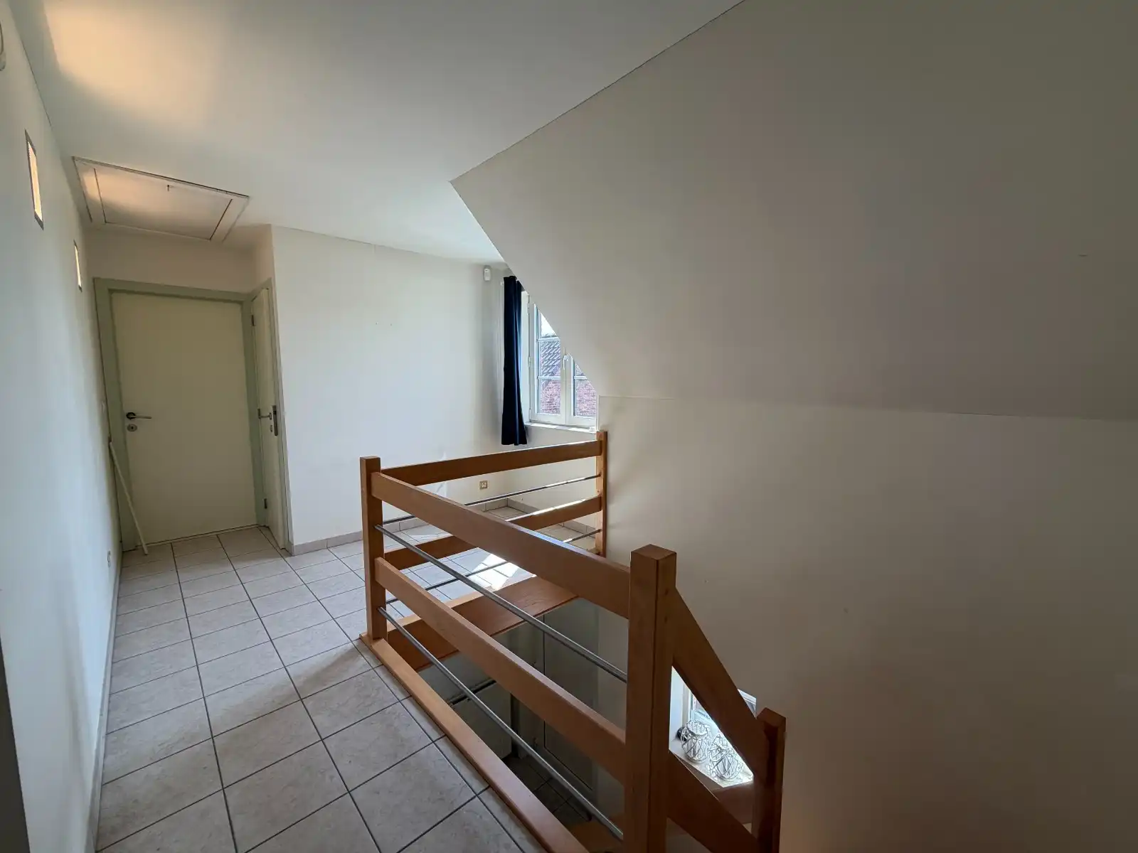 RUIME WONING MET 4 SLAAPKAMERS, 2 BADKAMERS, 2 GARAGES EN LANDELIJK UITZICHT foto 23