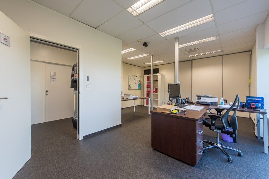 MODERN BEDRIJFSGEBOUW MET MAGAZIJN, KANTOREN EN APPARTEMENT foto 21