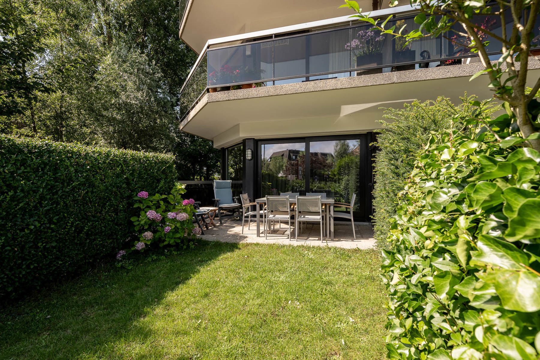 Zonnig gelijkvloers appartement centraal in het Zoute foto 3