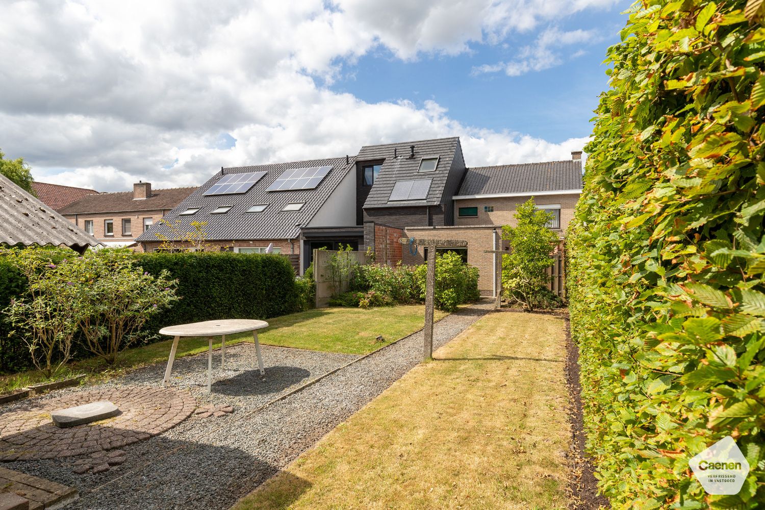Te renoveren woning met 3 slaapkamers, inpandige garage en mooie uitgestrekte tuin! foto 15