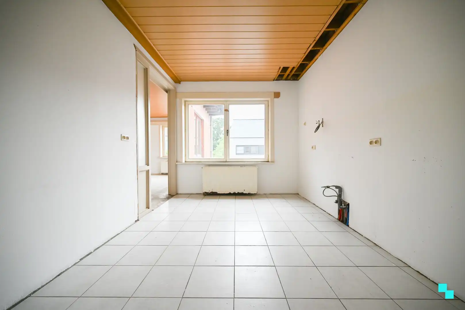 Bedrijfsgebouw met bovenliggend appartement te Sint-Eloois-Winkel foto 16