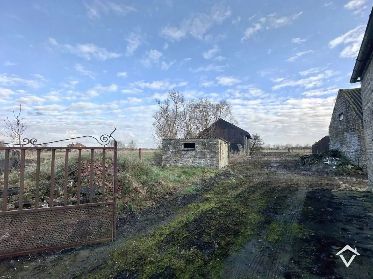 Te herbouwen of te slopen hoeve op ruim perceel in landelijke omgeving foto 7