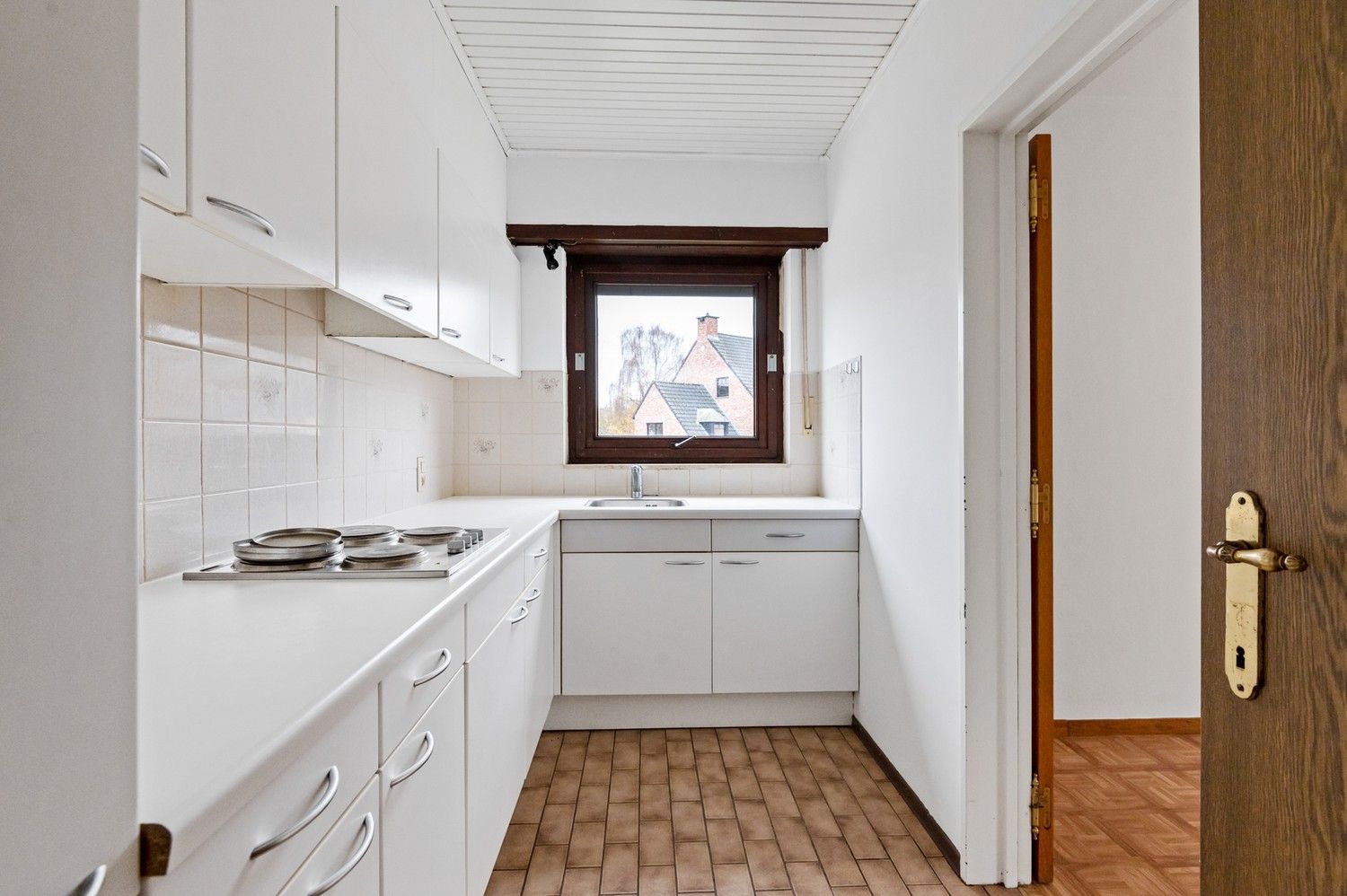 Te renoveren appartement met 3 slaapkamers en groot terras! foto 5