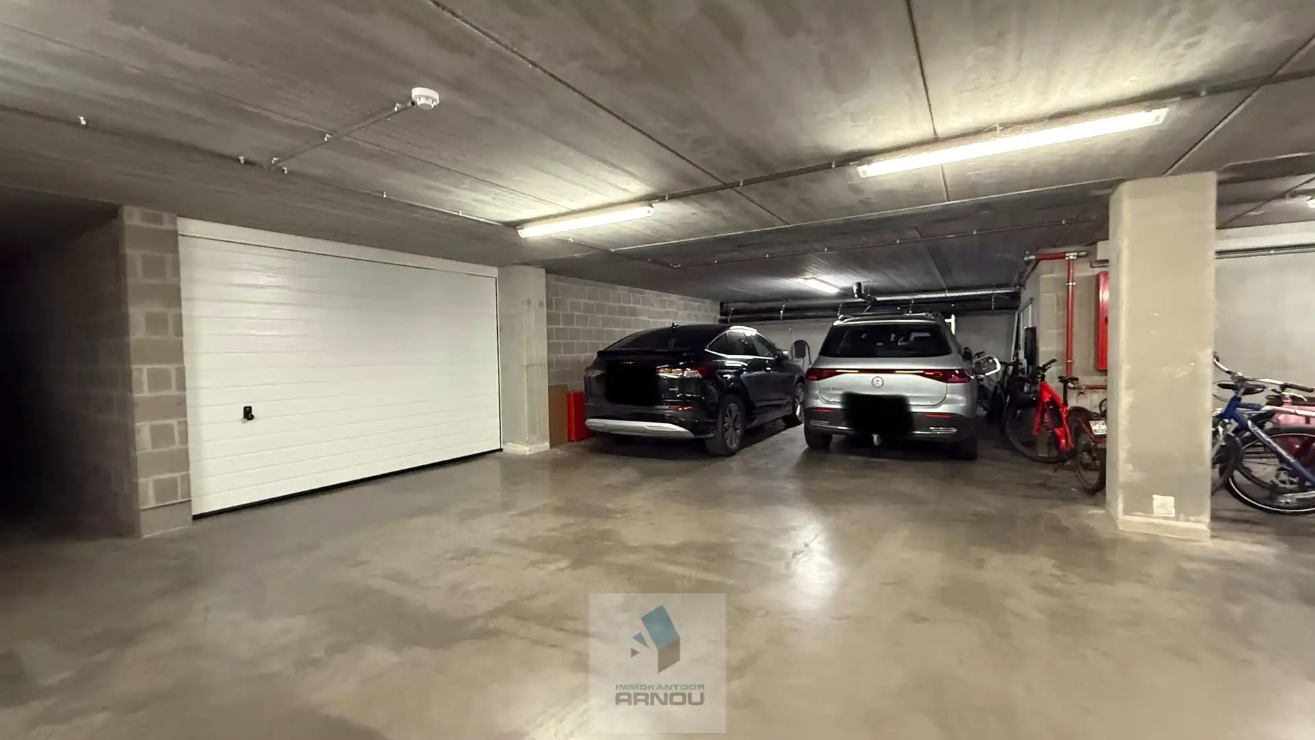 Stijlvolle en ruime loft met 2 slaapkamers, dressing, overdekt terras en 2 parkeerplaatsen foto 24