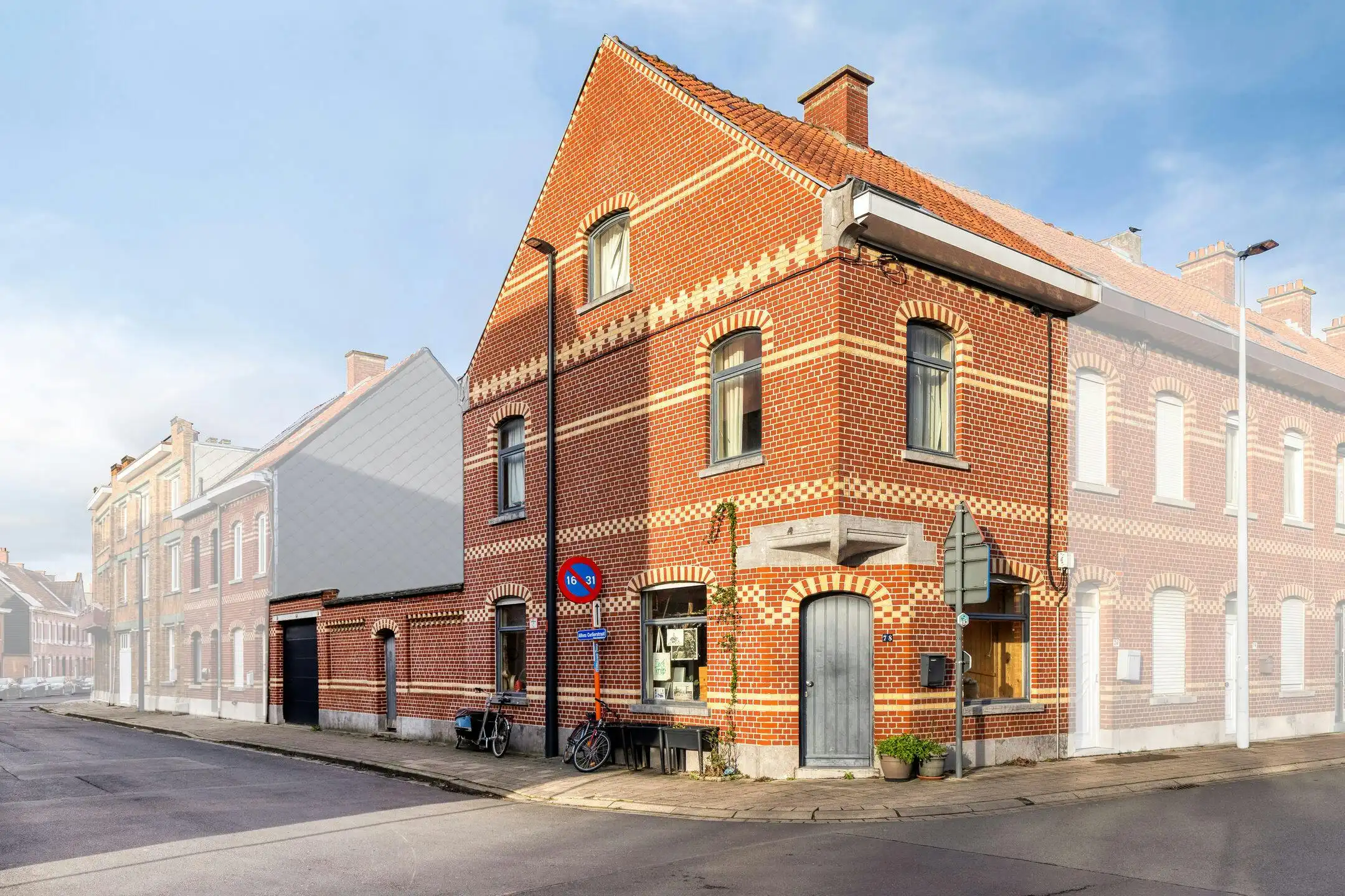 Hoofdfoto van de publicatie: Gezellig huis met met 3 slaapkamers, leuke stadskoer en garage