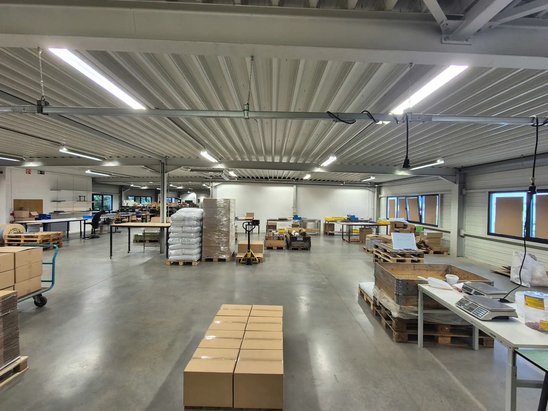 TE KOOP: BEDRIJFSGEBOUW MET KANTOREN TE DILSEN-STOKKEM foto 17
