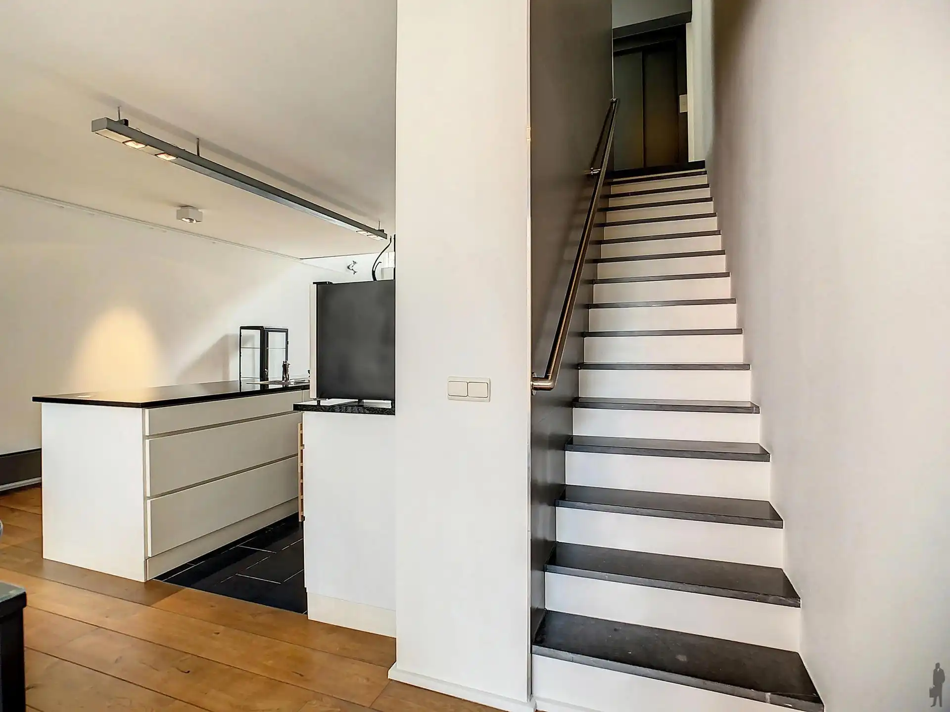 Modern, gemeubeld duplex- appartement met 1 slaapkamer en terras nabij het Eilandje!  foto 8