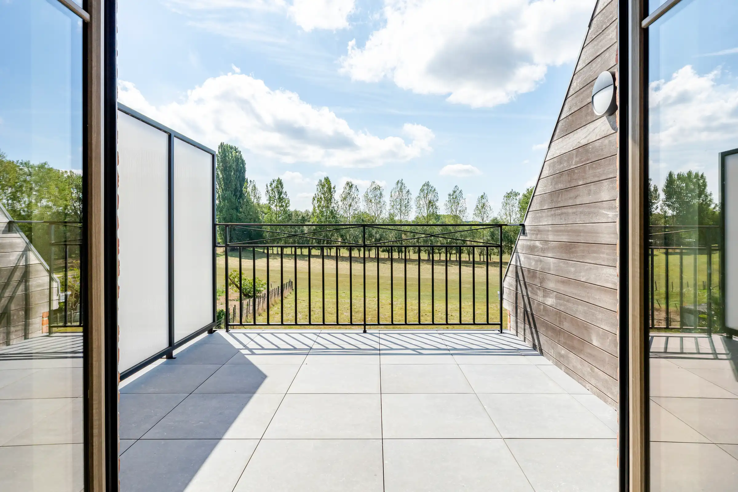 Lichtrijk duplex villa-appartement met groen uitzicht foto 10
