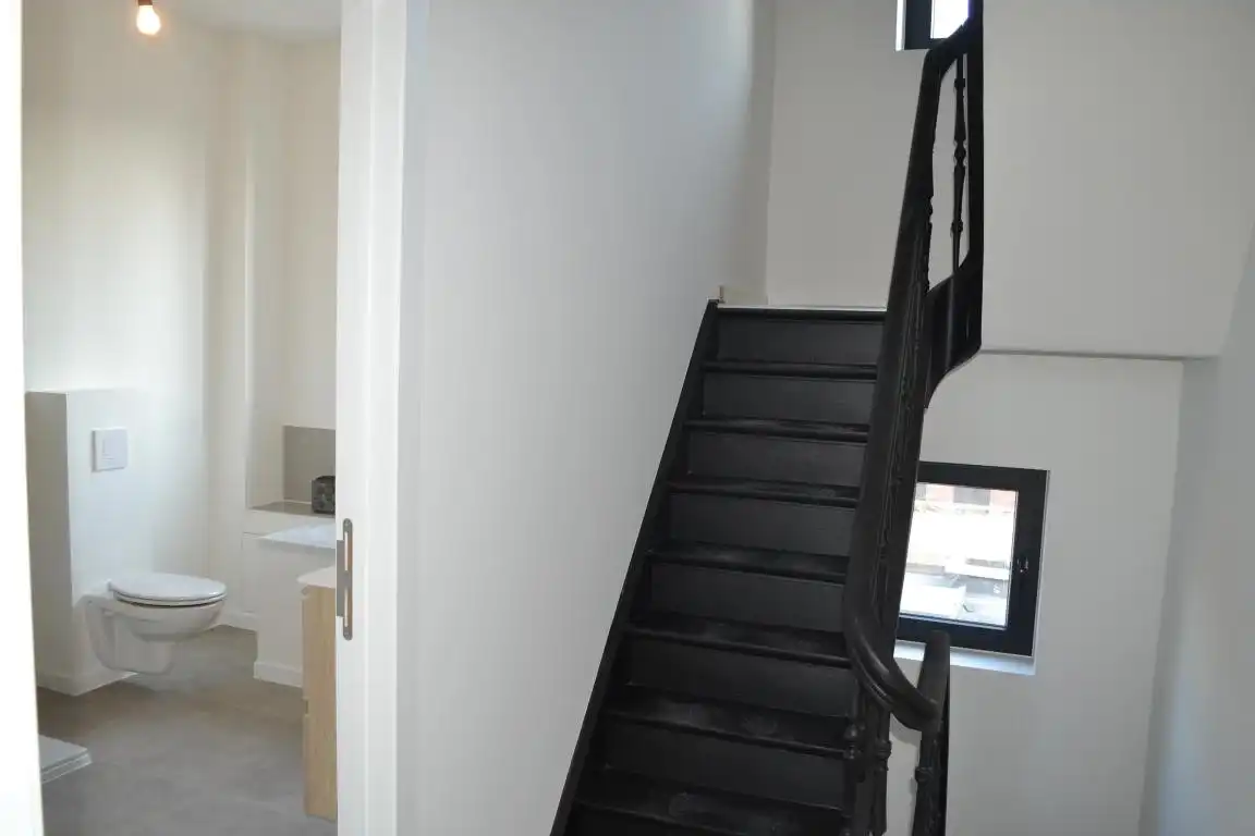 Gerenoveerde woning - Centrale ligging en instapklare staat! foto 7