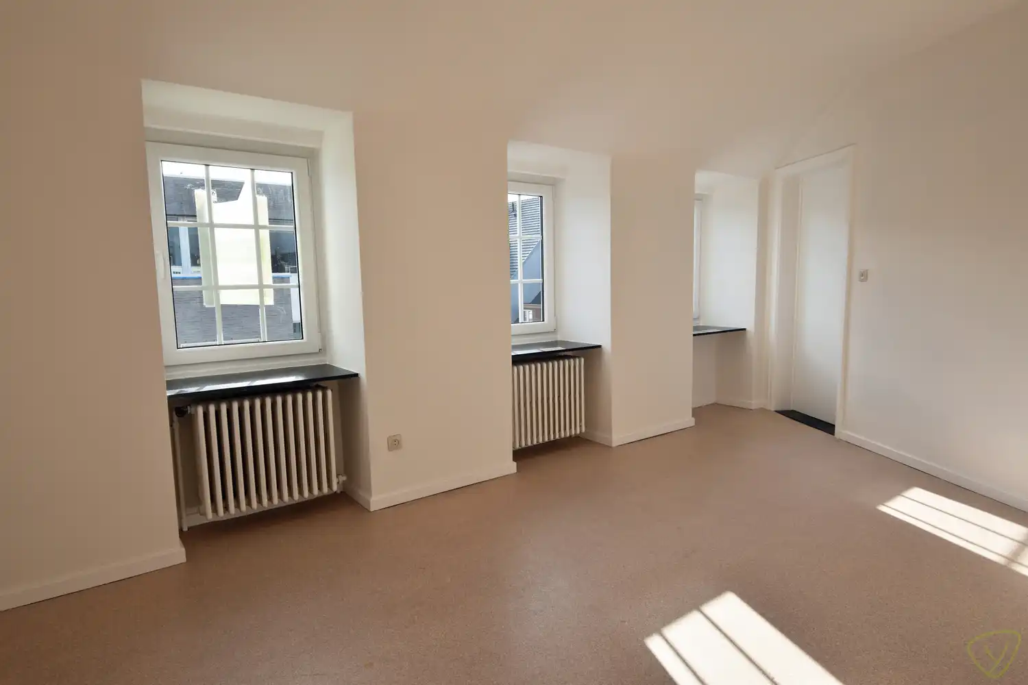 Ruim dakappartement te huur vlak bij het centrum van Eeklo foto 5