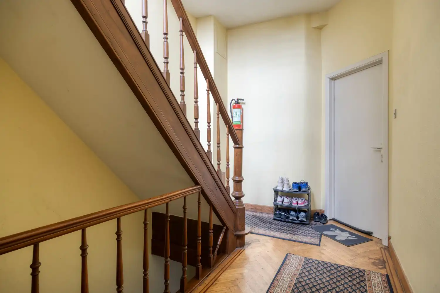 Appartementsgebouw met 1 commerciële ruimte, 2 twee slaapkamer appartementen en 1 studio op wandelafstand van Sint-Pietersstation foto 15