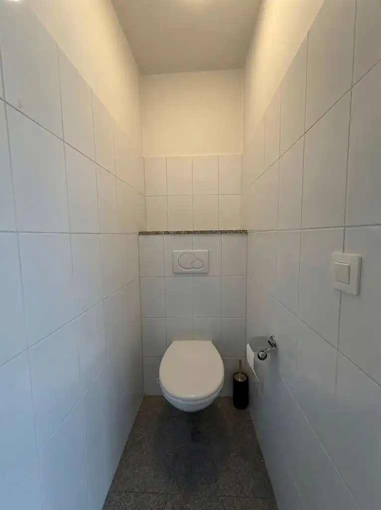 Zeer ruim en stijlvol 1-slaapkamer appartement met extra polyvalente ruimte en terrasje in het centrum van Neeroeteren.  foto 17