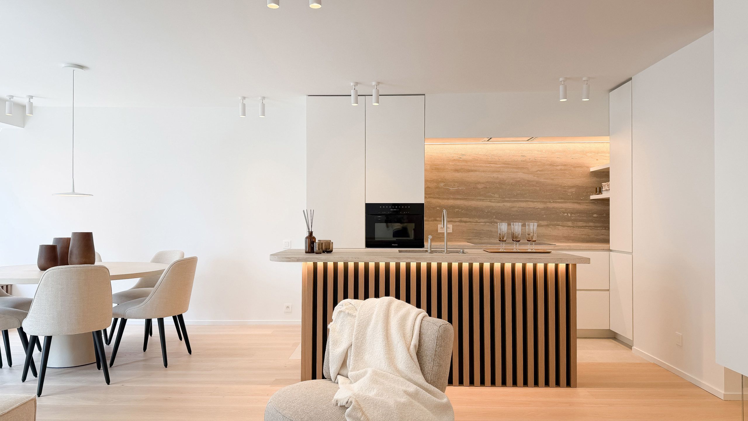 Volledig gerenoveerd appartement / Gemeubileerd / met garage foto 7