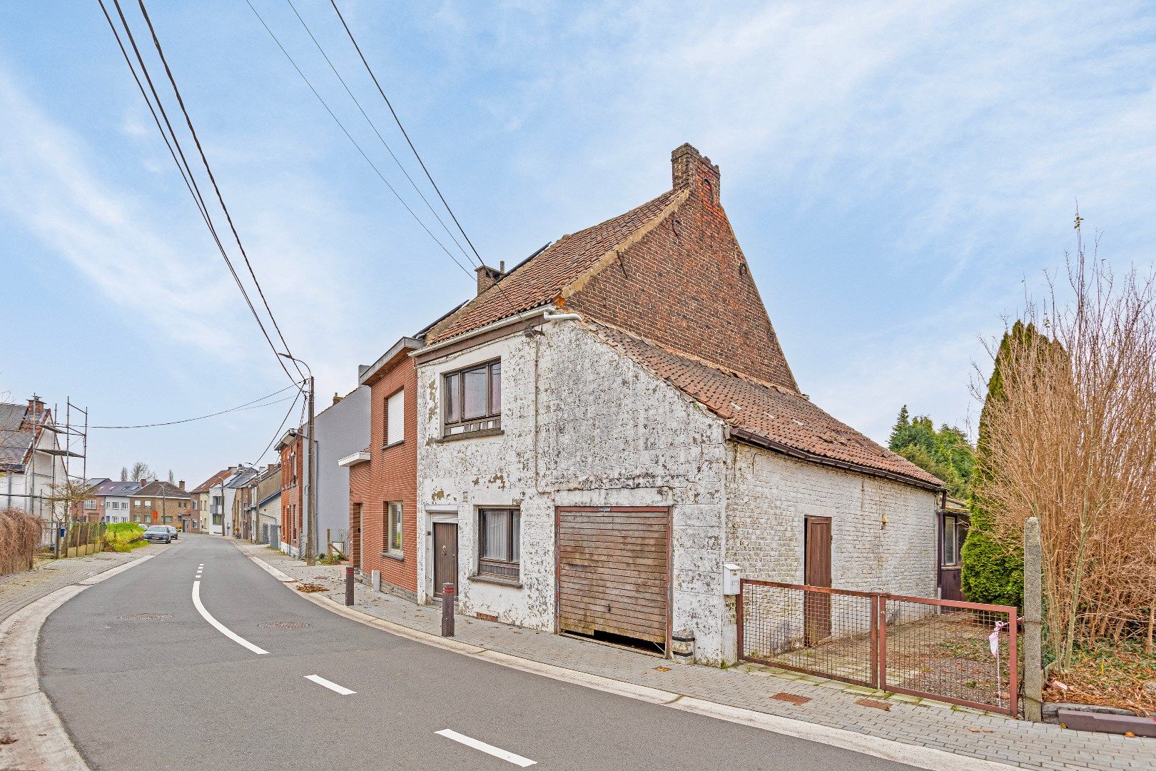 Te renoveren halfopenwoning met veel potentieel te Lembeek foto 2