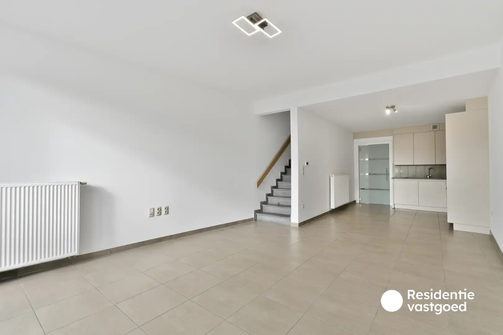 Recente woning met 3 slaapkamers en zonnige tuin nabij centrum Oudenburg foto 3
