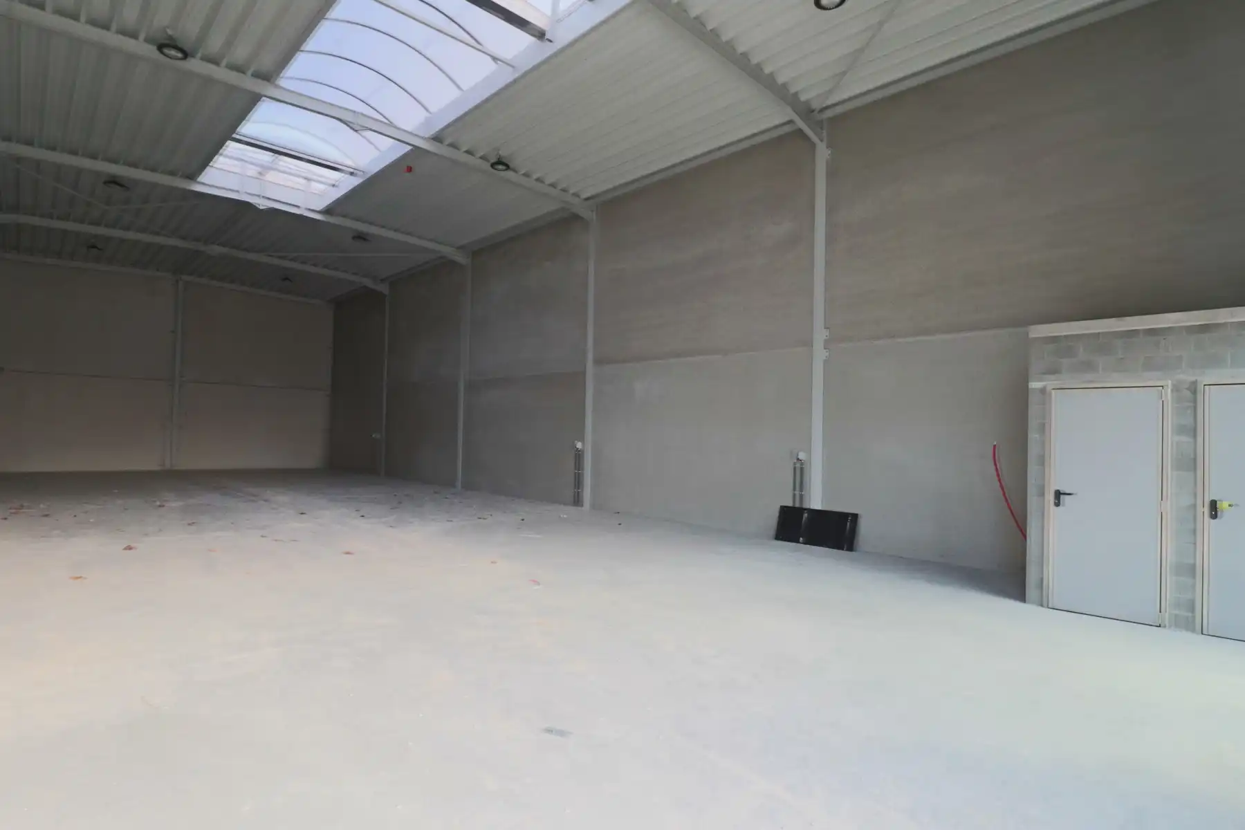 Een nieuwbouw opslag- / bedrijfsruimte van 275 m². foto 5