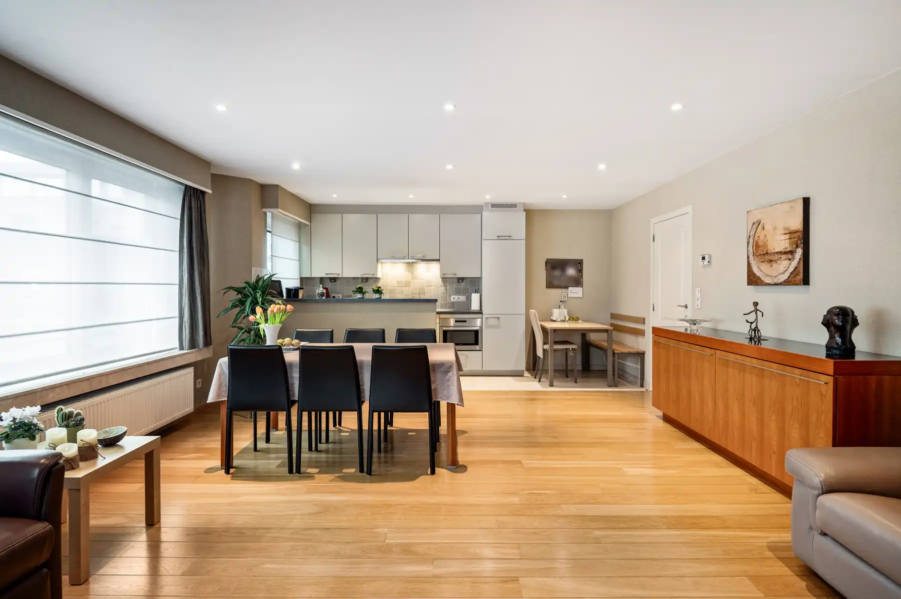 Ruim gelijkvloers appartement vlak buiten centrum Aartselaar foto 4