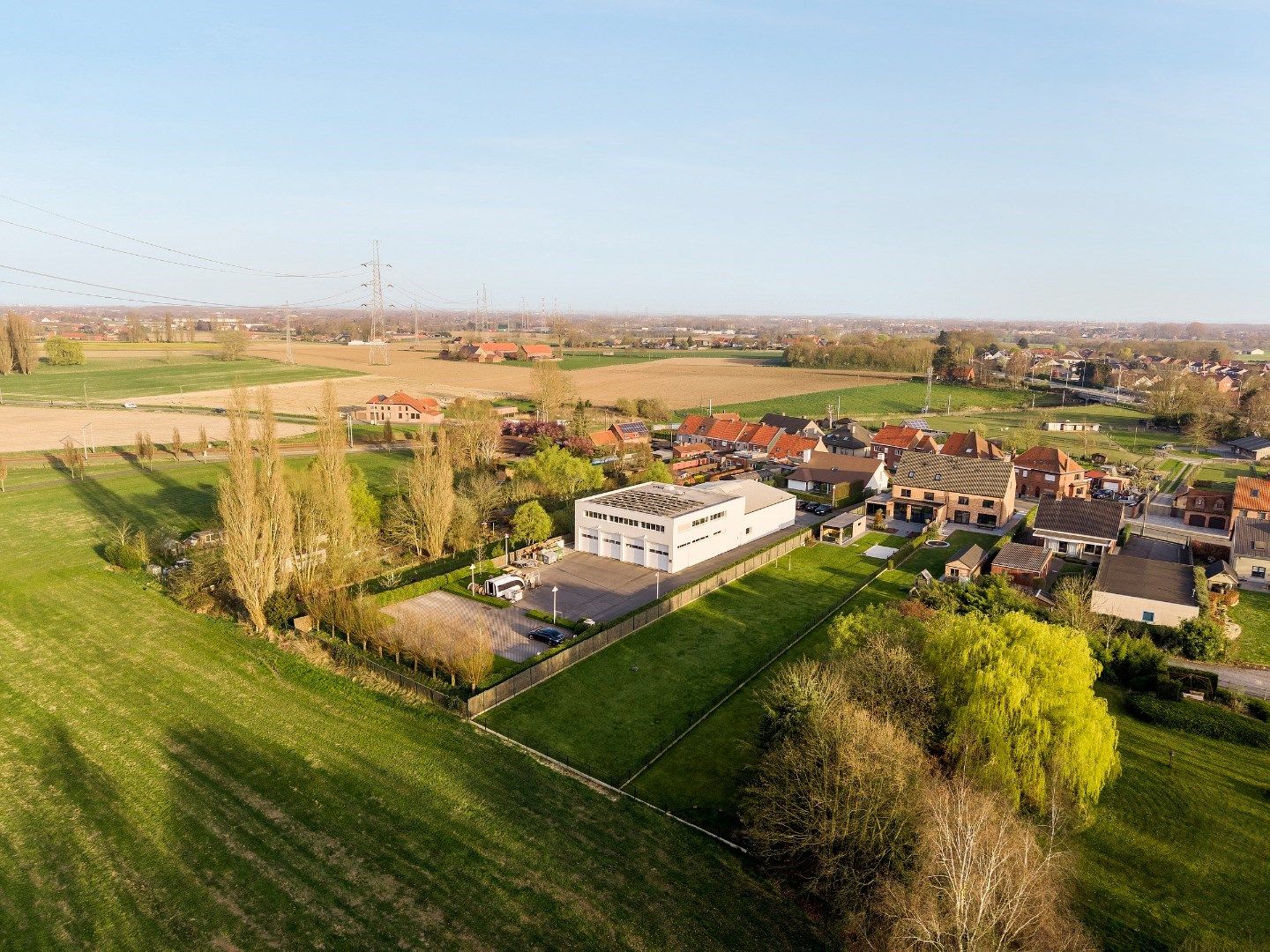 Hoogwaardige villa met bedrijfsgebouw op 3704 m². foto 34