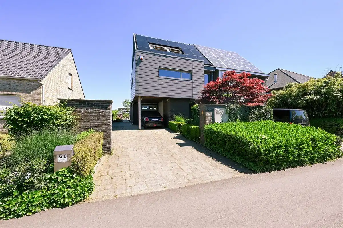Moderne gezinswoning met zwembad, home office en prachtig uitzicht foto 2