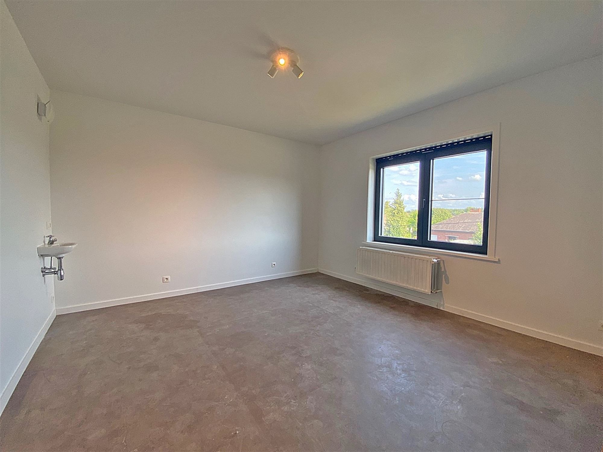 Ruime VERNIEUWDE HALFOPEN BEBOUWING met 4 SLAAPKAMERS ... foto 13