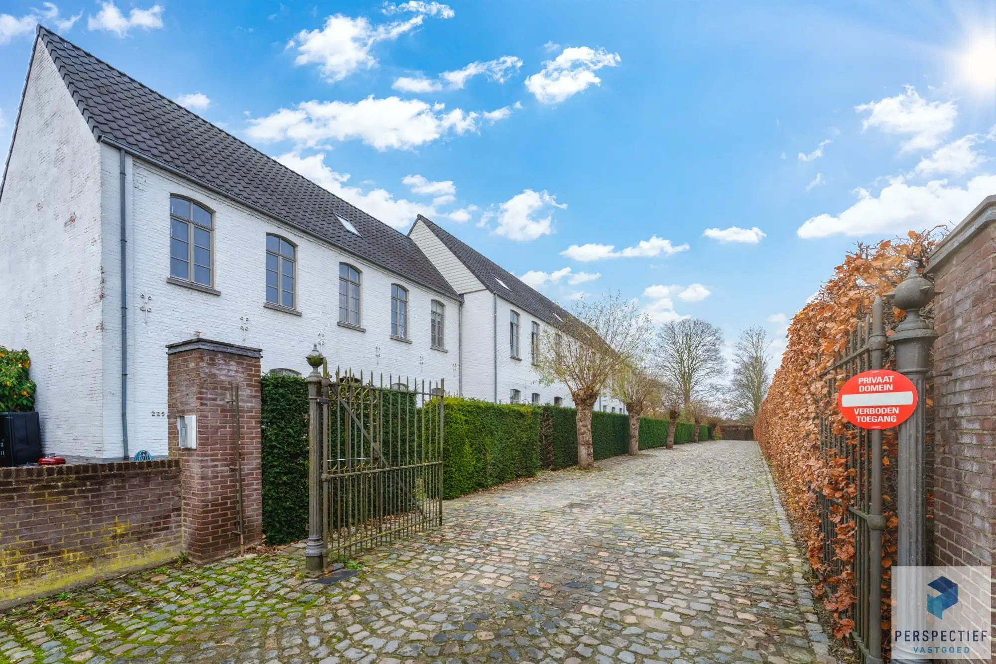 IN OPTIE - COMPROMIS IN OPMAAK | Ruime gerenoveerde woning met tuin & 2 privatieve autostaanplaatsen foto 23