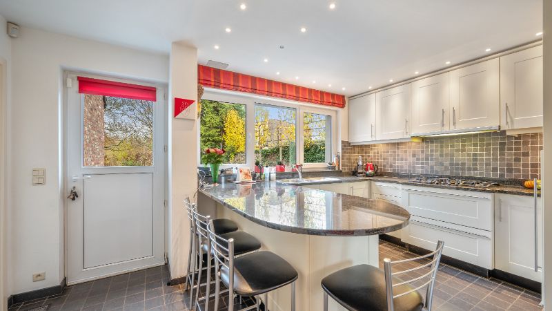 Ruime woning van 256m² op 10 are 32 ca foto 12